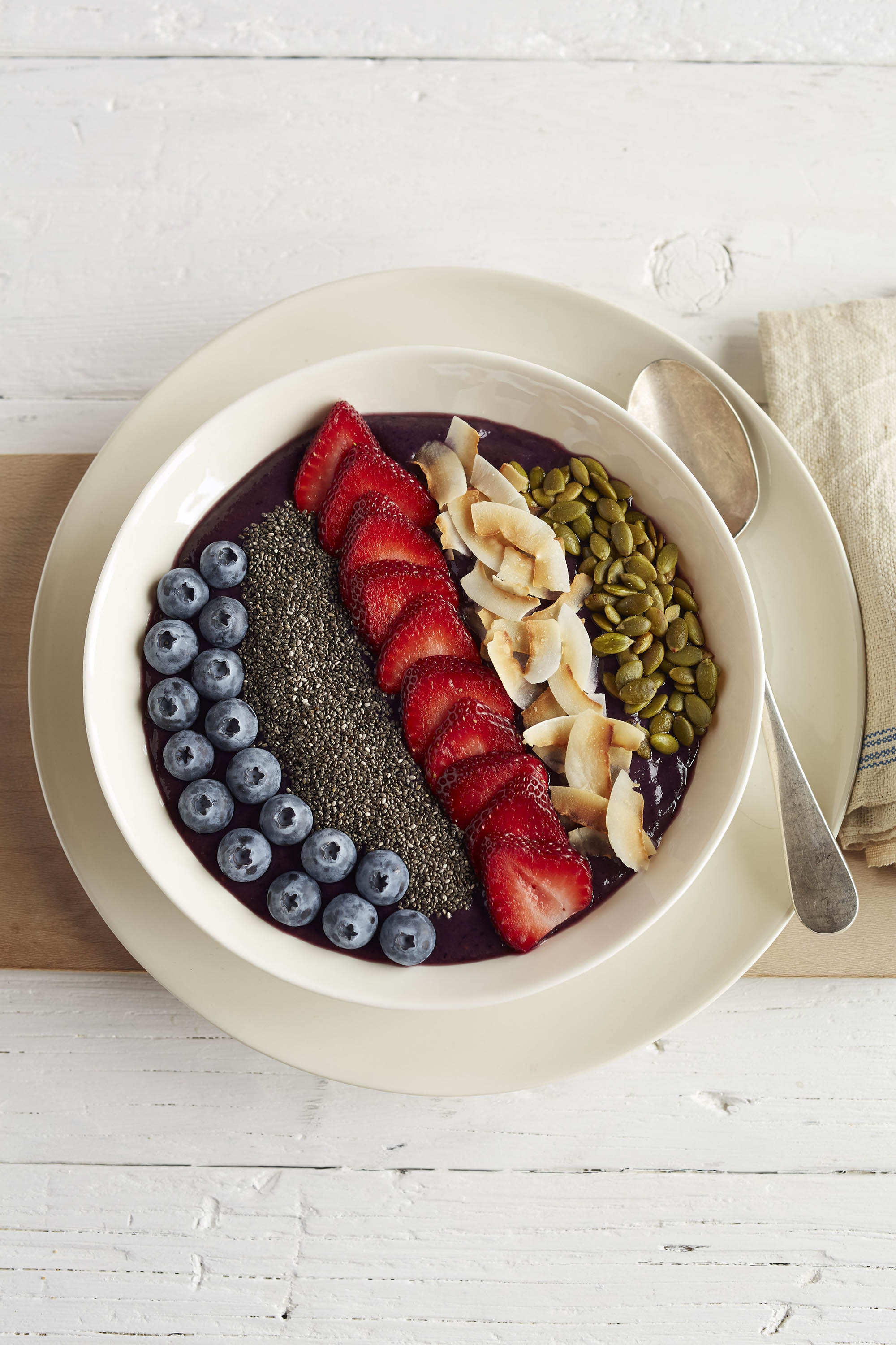 Blackberry & Chia Seed Smoothie Bowl Recipe | Driscoll's